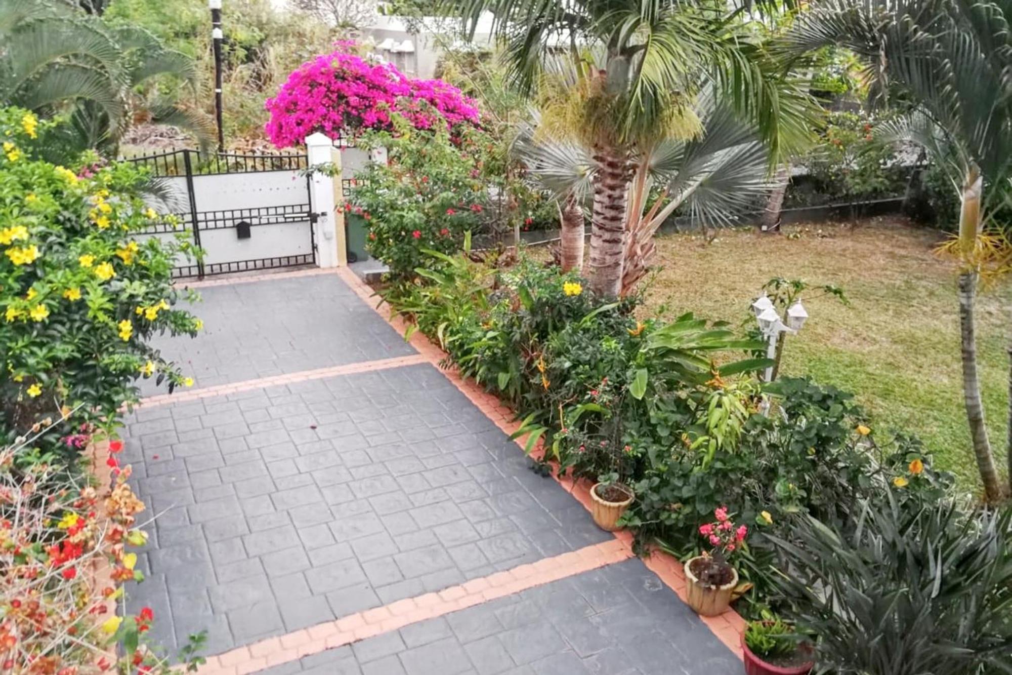 Charming Studio In Flic En Flac With Enclosed Garden 25M² Flic en Flac Exterior foto