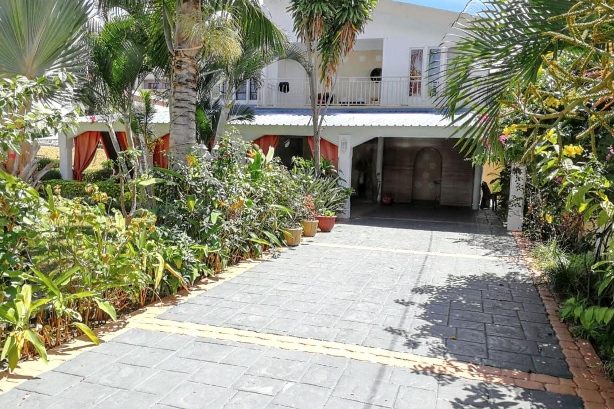 Charming Studio In Flic En Flac With Enclosed Garden 25M² Flic en Flac Exterior foto